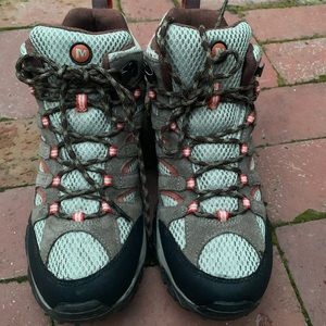 Women’s size 10 Merrell hiking boots